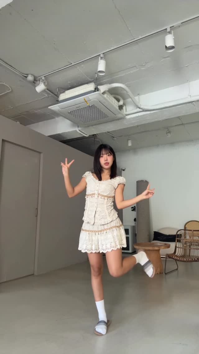 senzz_i 게시물 이미지: 누나 치마 입었다