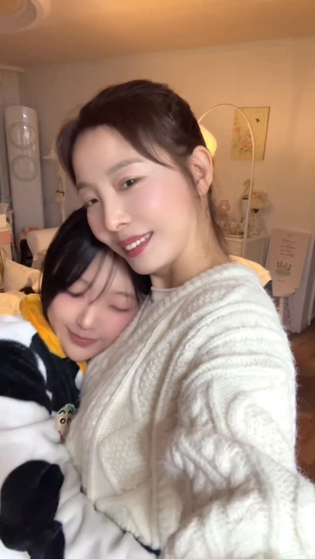 senzz_i 게시물 이미지: 아 엄마 나 사람들한테 테토녀라니까
daughter two personalities