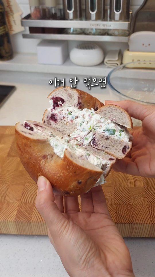 seo.so.mom 게시물 이미지: 이거 안먹으면 100% 손해예요‼️
처음에 한입 먹으면
오! 하고 눈이 번쩍!
또...