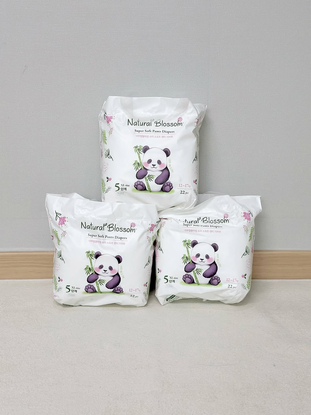 Photo shared by 헤이리야 : 꿀복맘 | 피부과 출신 육아맘이 소개하는 현실 육아 on August 10, 2025 tagging @liveshopping_official. May be an image of diaper, grocery bag and text.