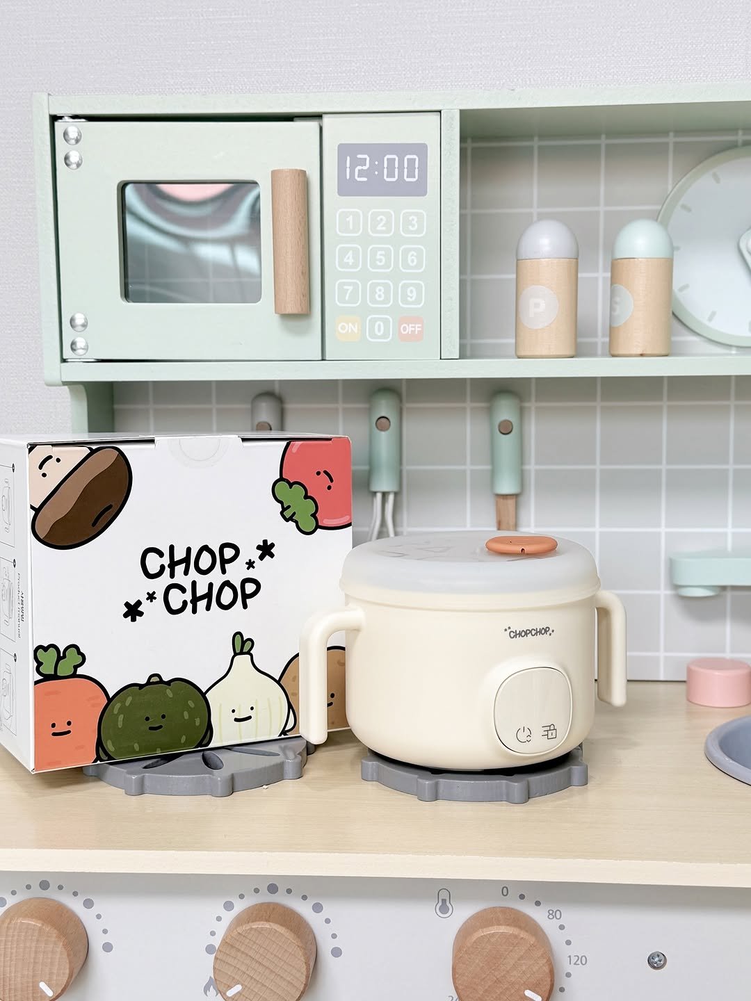 Photo shared by 헤이리야 : 꿀복맘 | 피부과 출신 육아맘이 소개하는 현실 육아 on August 09, 2025 tagging @mabebi.official. May be an image of kitchen appliance, measuring cups, sharpener, dollhouse, cooker and text.