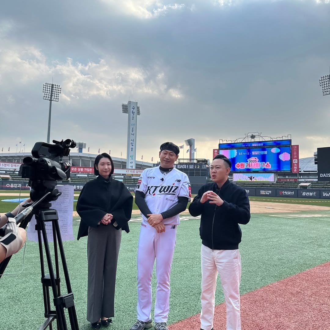 Photo by 서 현옥 on November 21, 2025. May be an image of baseball and text.