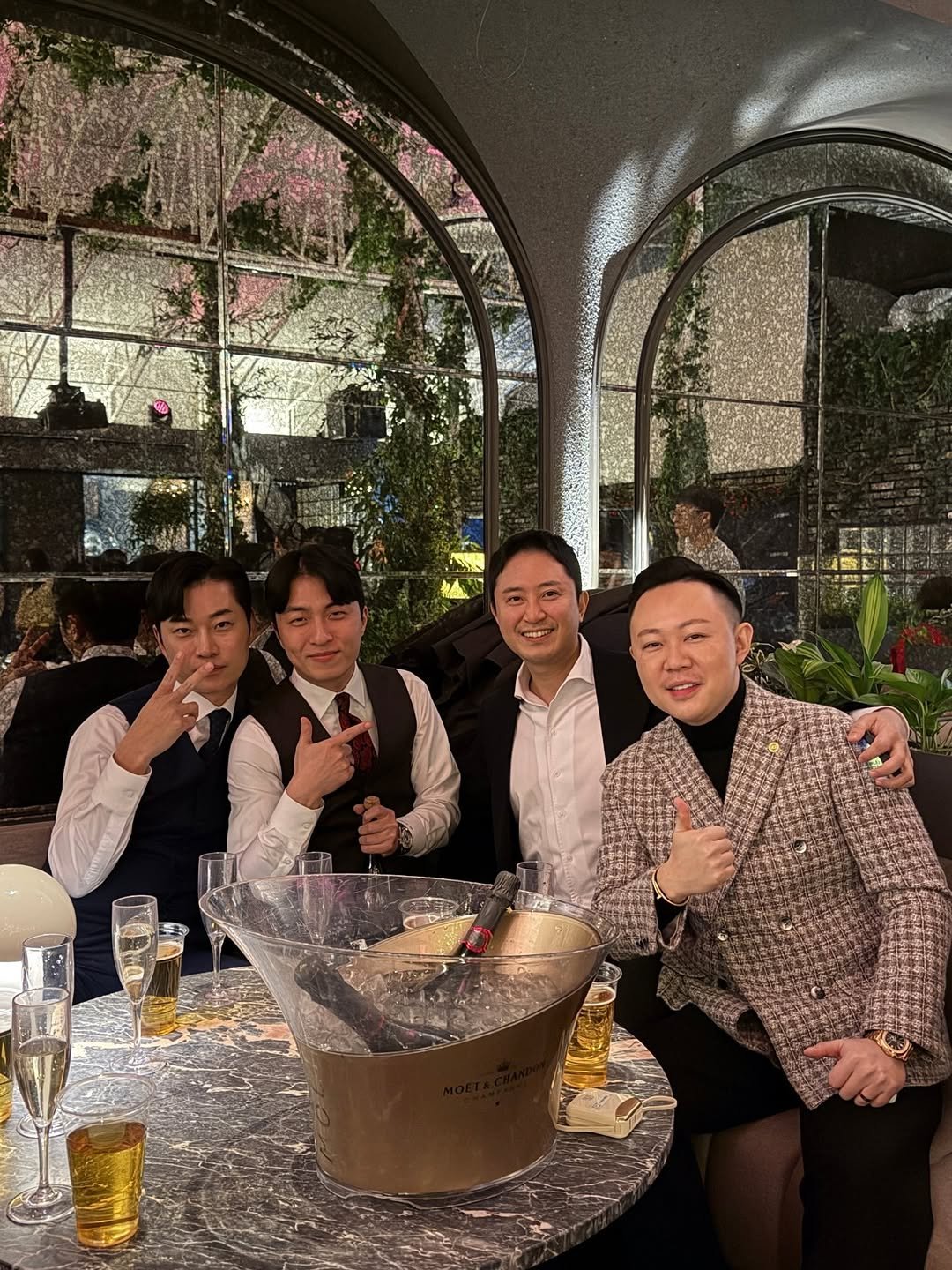 Photo shared by 서 현옥 on December 27, 2025 tagging @building_jinyoung. May be an image of one or more people, champagne and text.