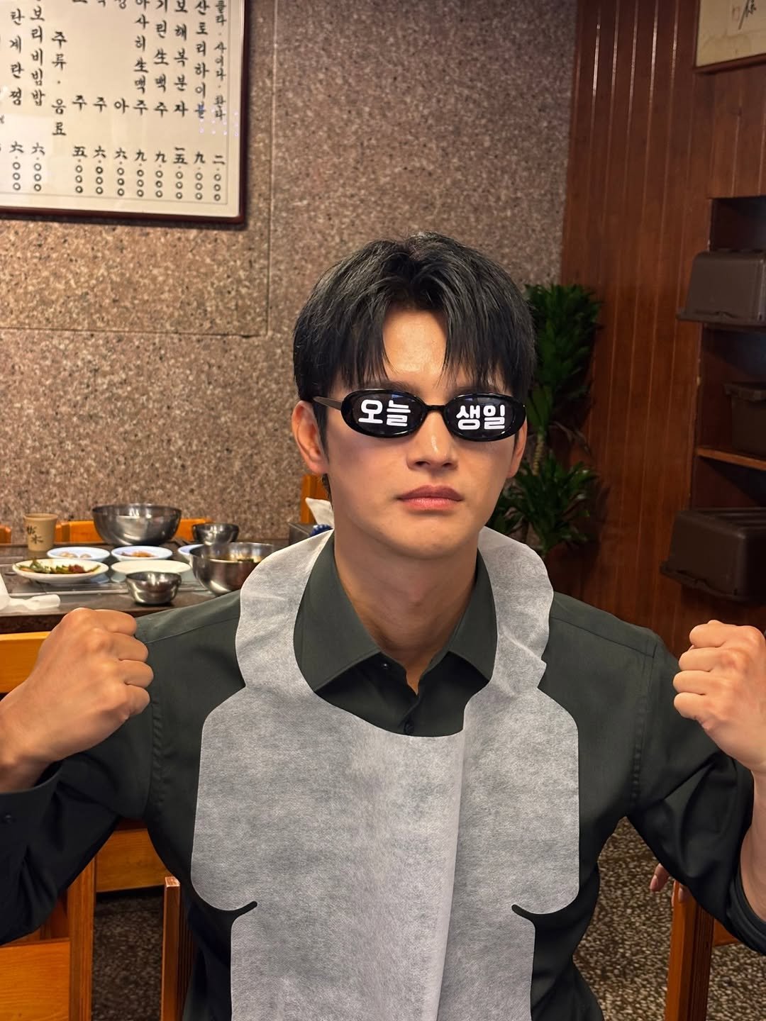 Photo by 서인국 Seo In Guk on October 23, 2025. May be an image of one or more people, eyeglasses and text.