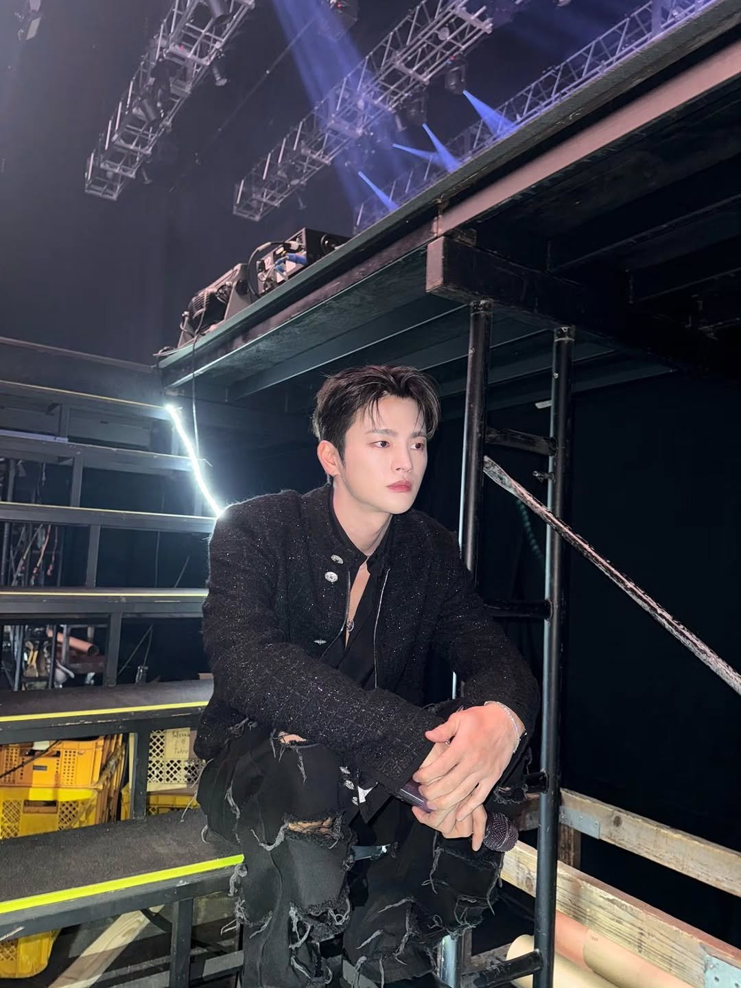 Photo by 서인국 Seo In Guk on November 10, 2025. May be an image of one or more people, concert and text.