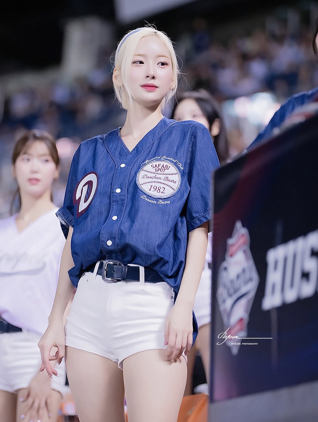 Photo by 서현숙 on September 25, 2025. May be an image of 2 people, hair and text.