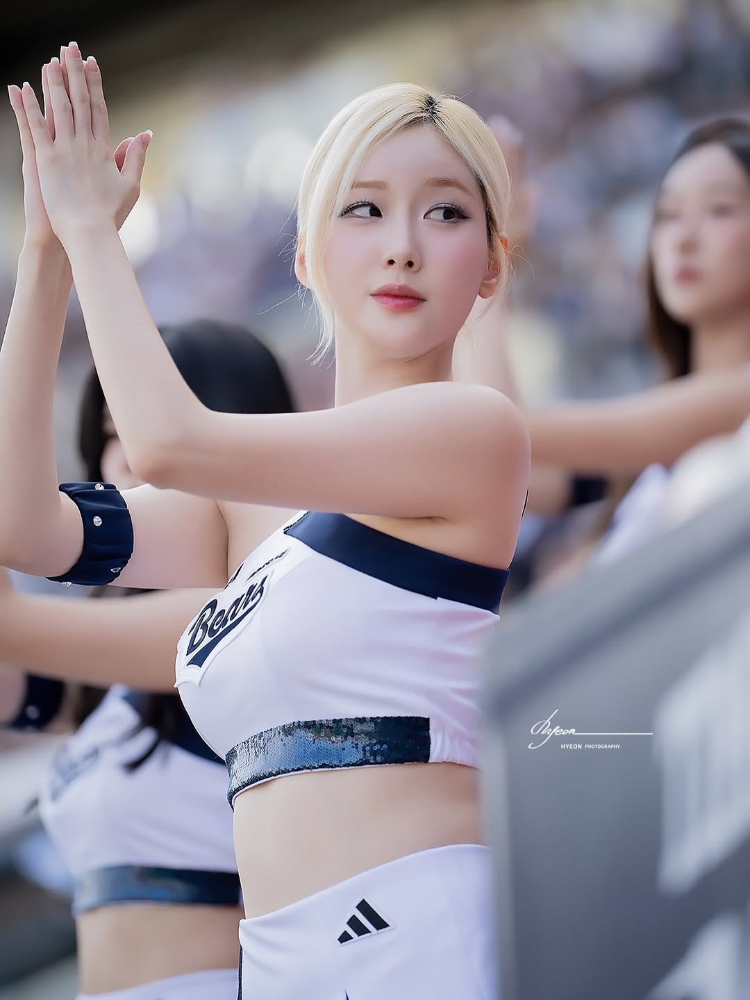 seo_hsss 게시물 이미지: 무표정 vs 빙구 

#서현숙 #치어리더 #두산베어스