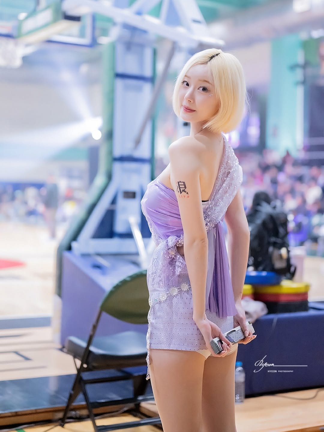 Photo by 서현숙 on February 02, 2026. May be an image of costume, miniskirt, dress and text.