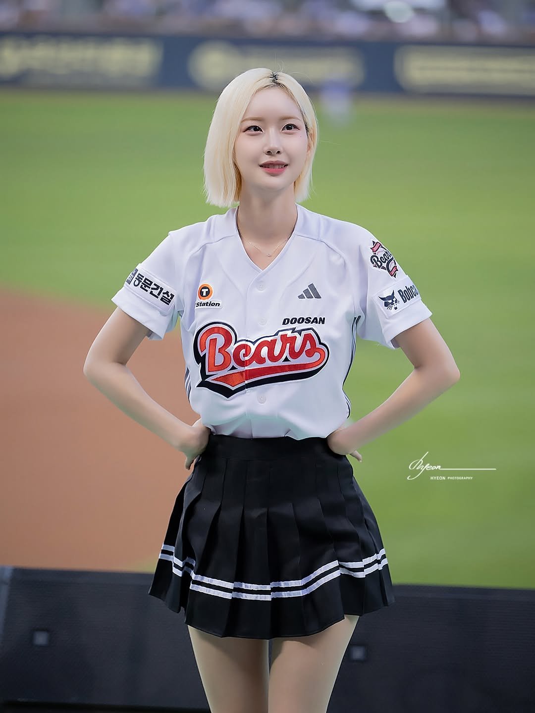 Photo by 서현숙 on September 15, 2025. May be an image of 1 person, playing baseball, stadium and text.