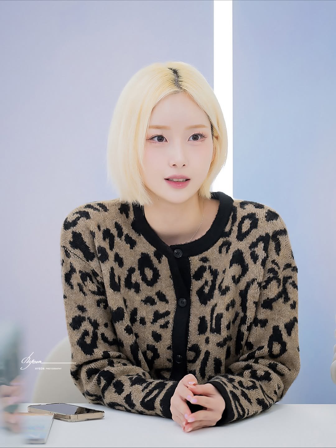 Photo by 서현숙 on October 27, 2025. May be an image of one or more people, blonde hair, makeup, top and text.