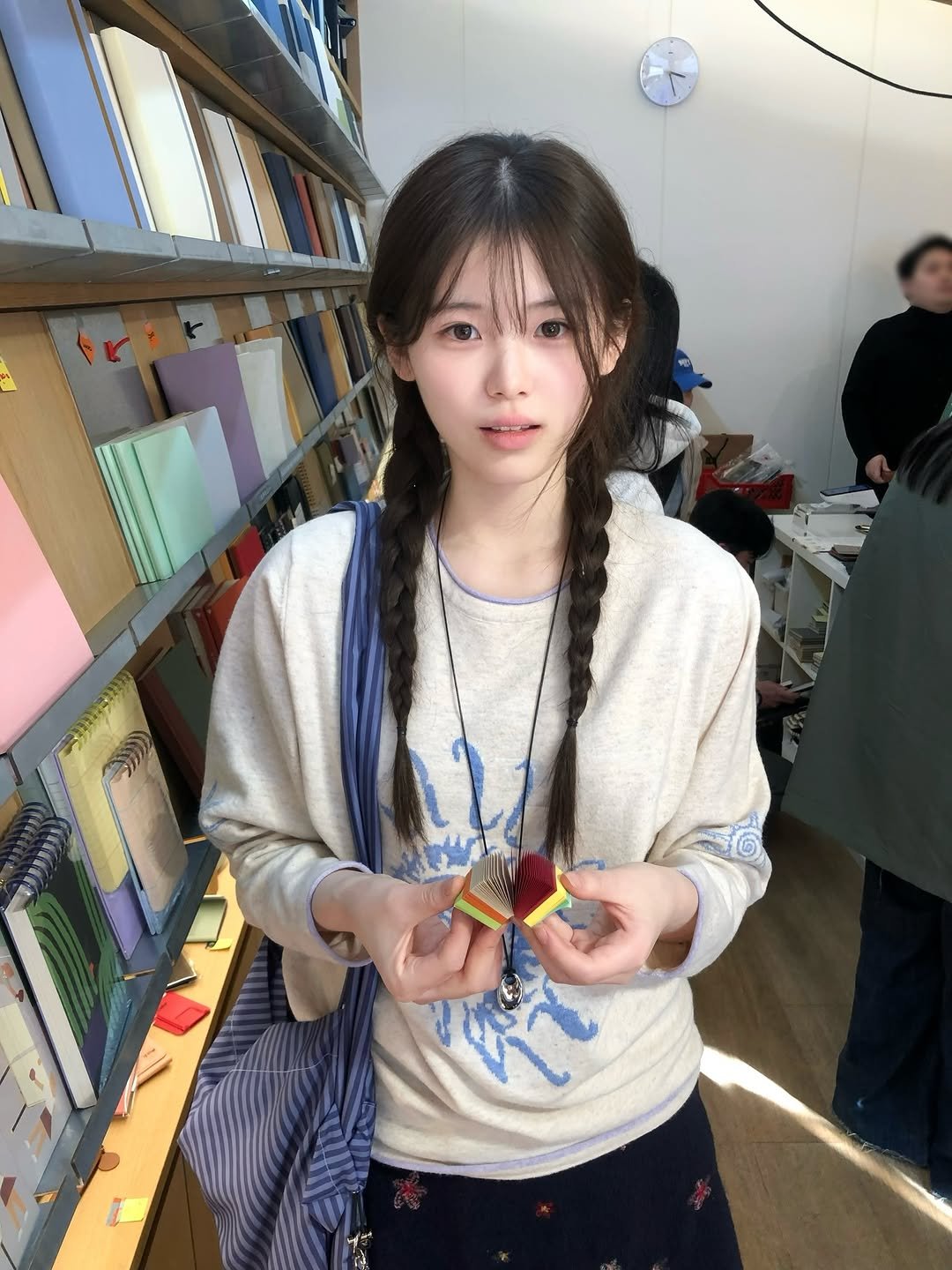 Photo shared by 안민서 on March 01, 2026 tagging @retrieverclub_official. May be an image of one or more people, braids and text.