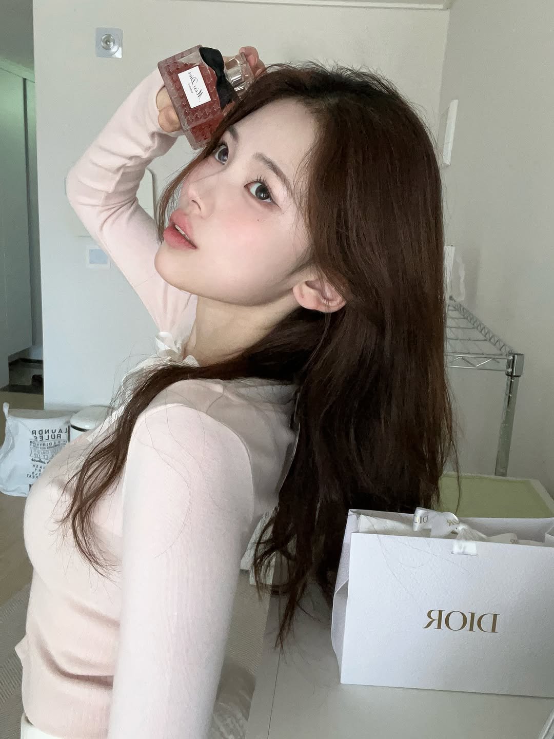 Photo shared by 안민서 on October 05, 2025 tagging @diorbeauty. May be an image of one or more people, hair, fragrance, hand cream, perfume, bar soap and text.