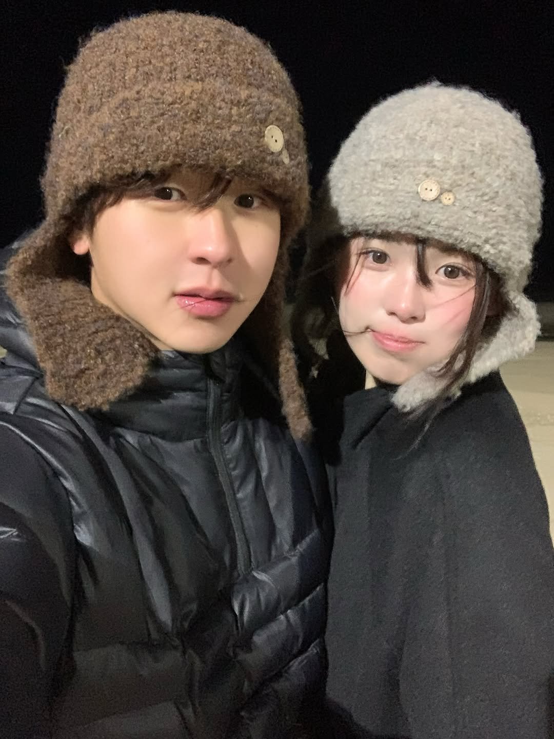 Photo by 안민서 on January 02, 2026. May be a selfie of one or more people, hair, duffle coat, hat, parka and text.
