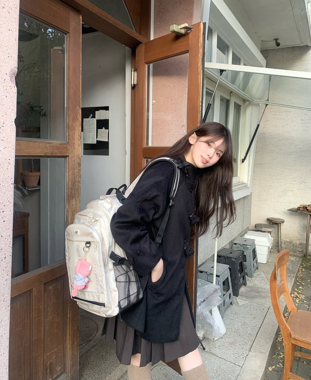 Photo shared by 안민서 on January 02, 2026 tagging @newbalance. May be an image of duffle coat, overcoat, parka, sling and text.