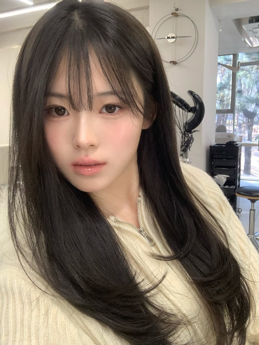 Photo shared by 안민서 on January 13, 2026 tagging @haenini._. May be an image of one or more people, bangs, braids, top and text.