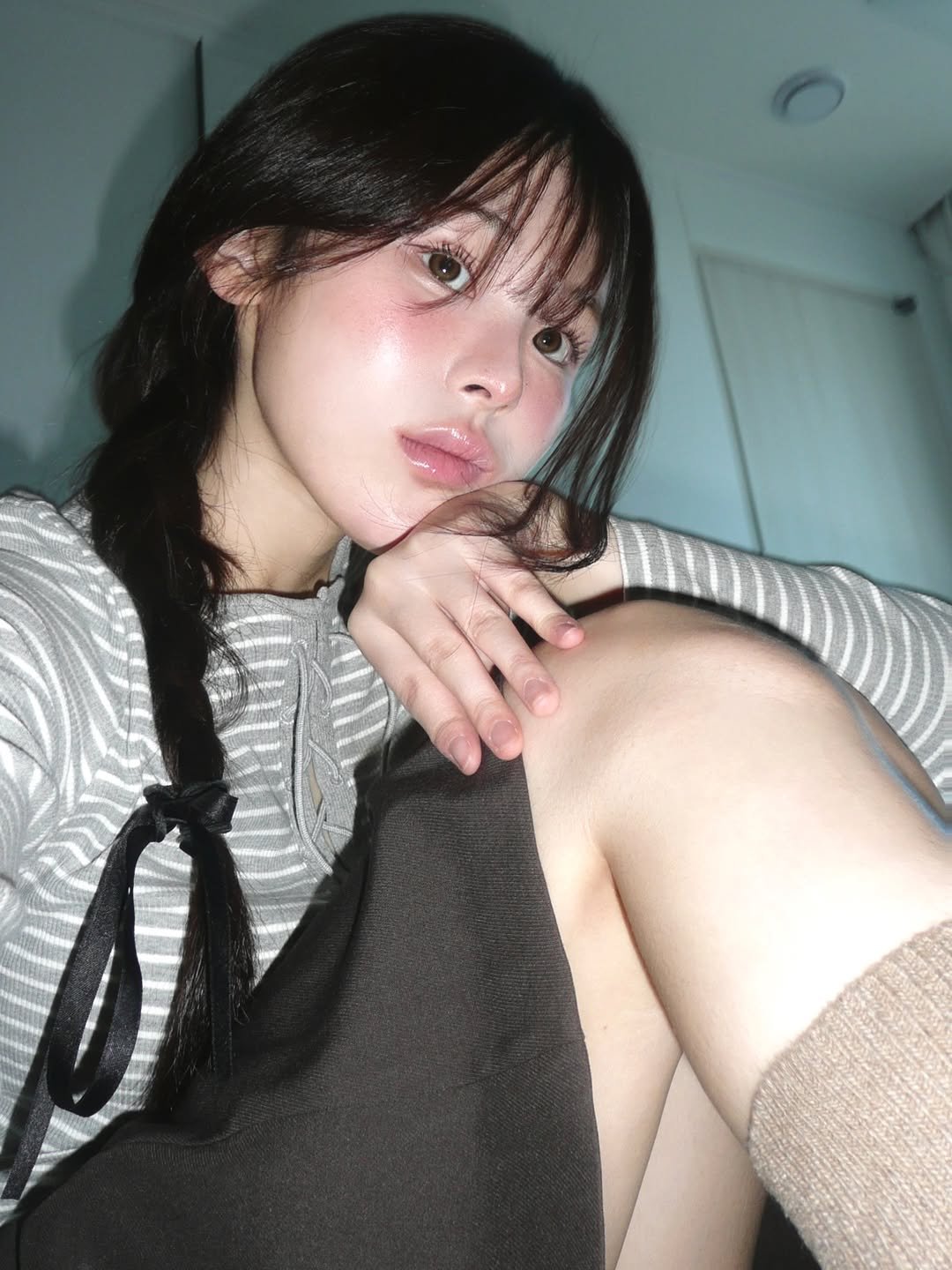 Photo by 안민서 on December 30, 2025. May be an image of one or more people, braids and text.