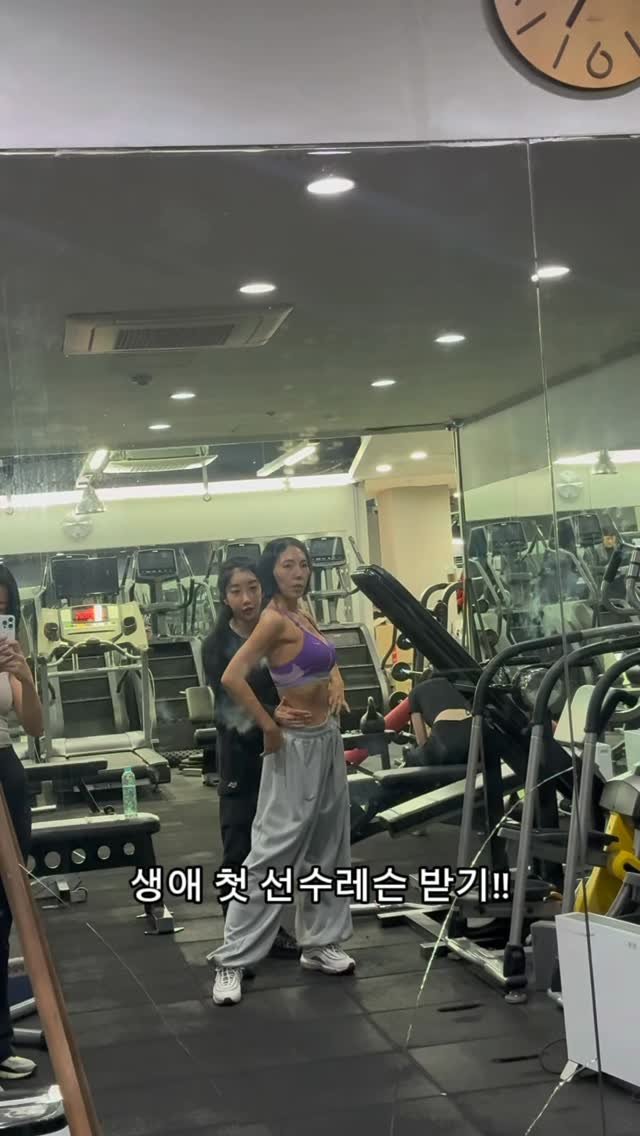 seoellee 게시물 이미지: 생애 첫 피트니스 대회준비🥰
처음 배워보는 포즈인데도 너무 잘하네~
이제 준비한지...