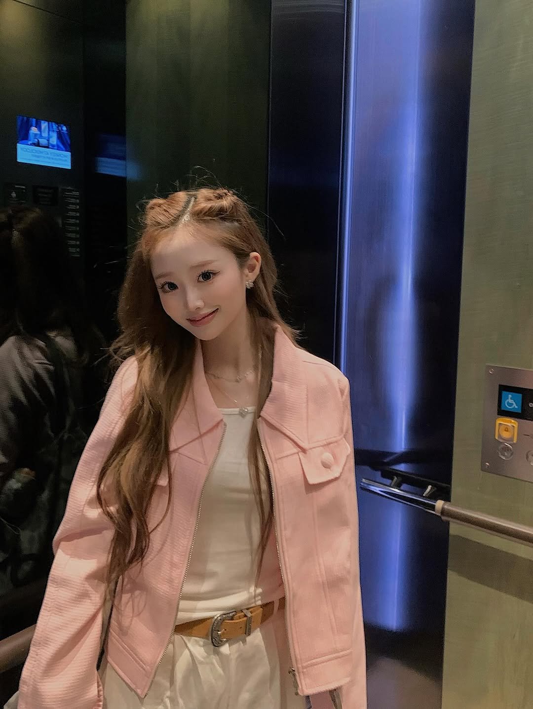 Photo by 서진♡︎ on August 31, 2025. May be an image of 1 person, hair, jacket, parka, coat, blazer and text.