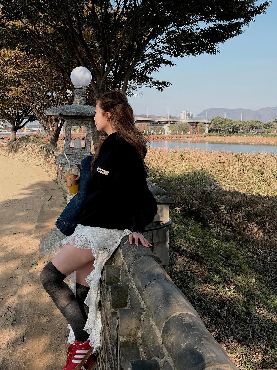 Photo by 서진♡︎ on November 05, 2025. May be an image of miniskirt, park, lamppost and text.