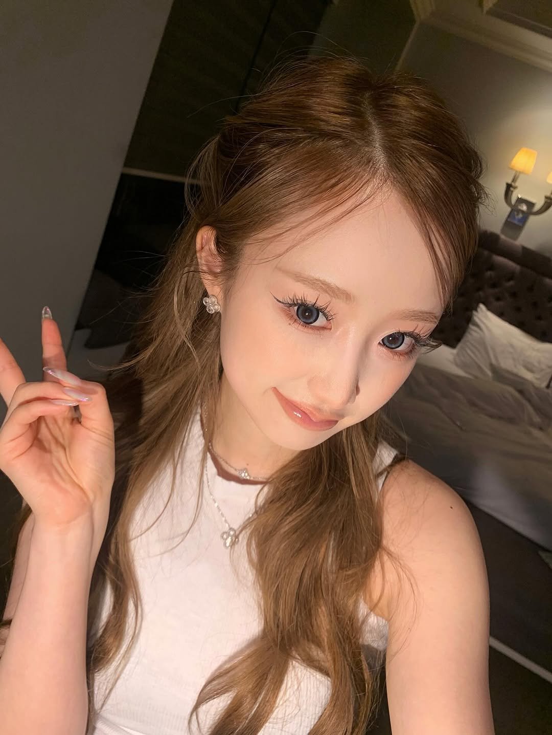 Photo by 서진♡︎ on September 16, 2025. May be an image of 1 person, braids and text.