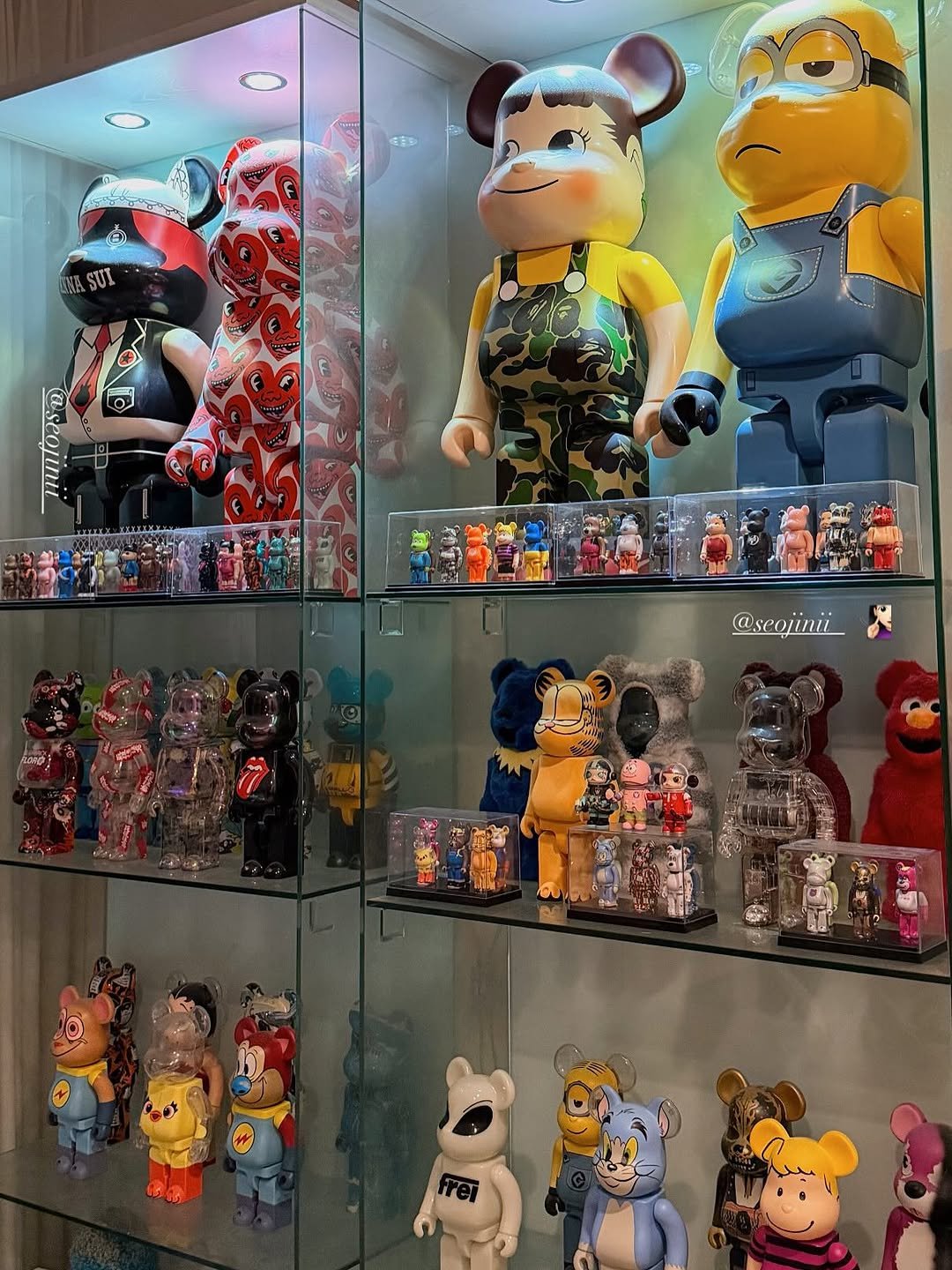 Photo by 서진♡︎ on October 13, 2025. May be pop art of lego and text.