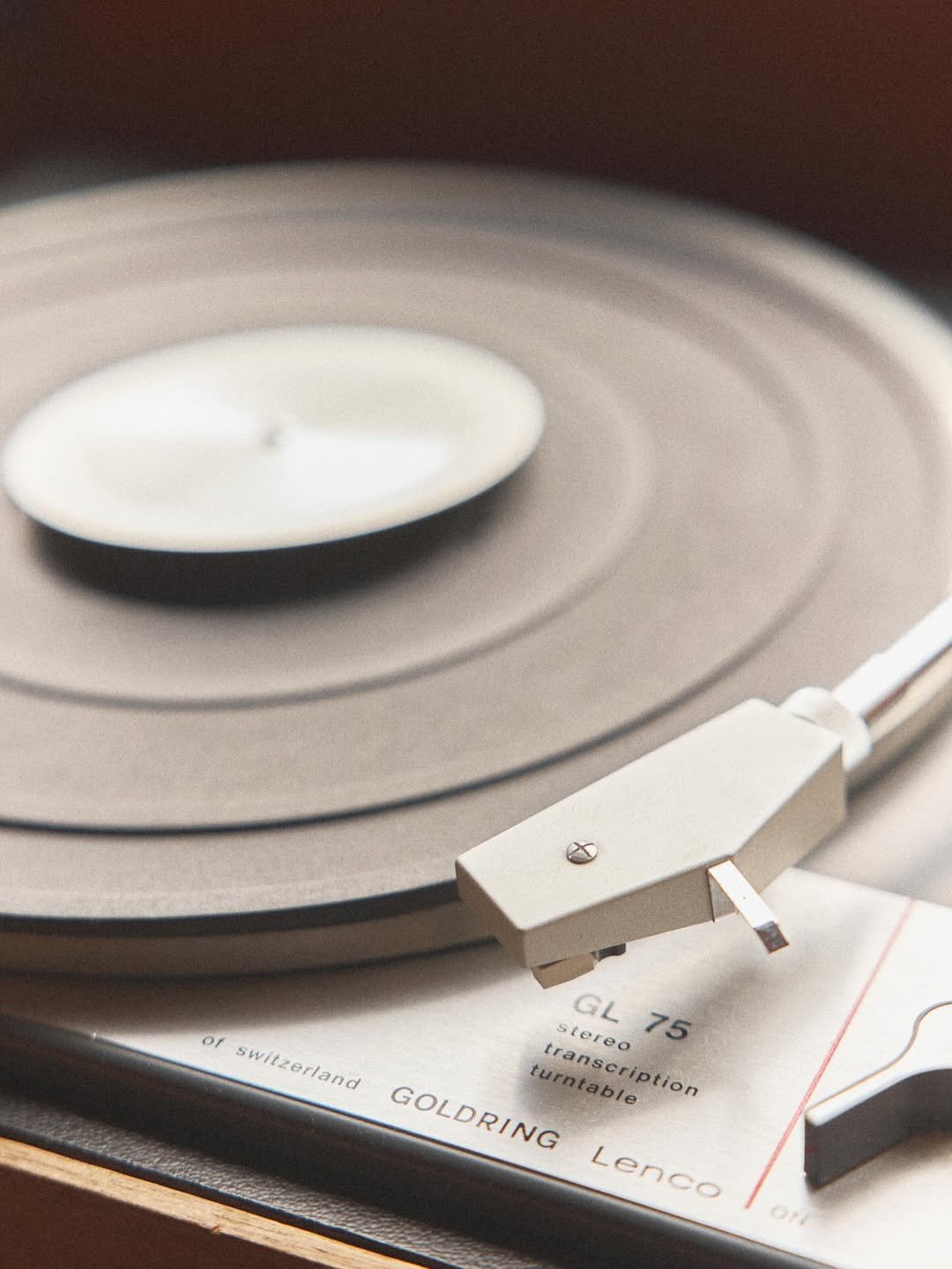 Photo by SEOHYUN on December 17, 2025. May be an image of record player, record and stereo.