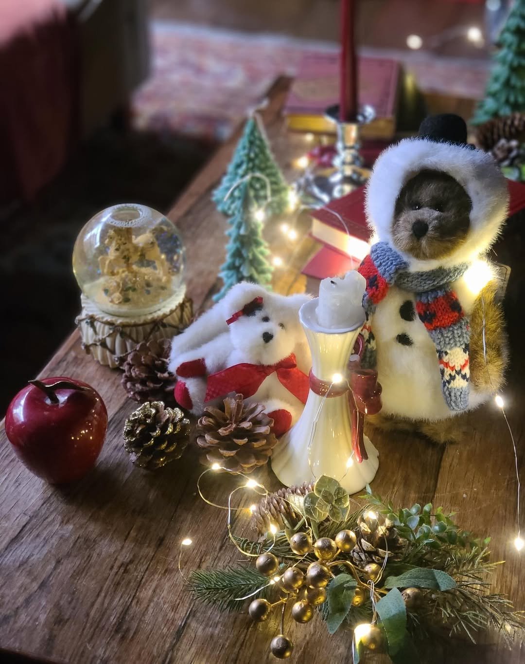 Photo by SEOHYUN on November 26, 2025. May be an image of penguin, christmas tree, snowman, tinsel, pinecone and text.