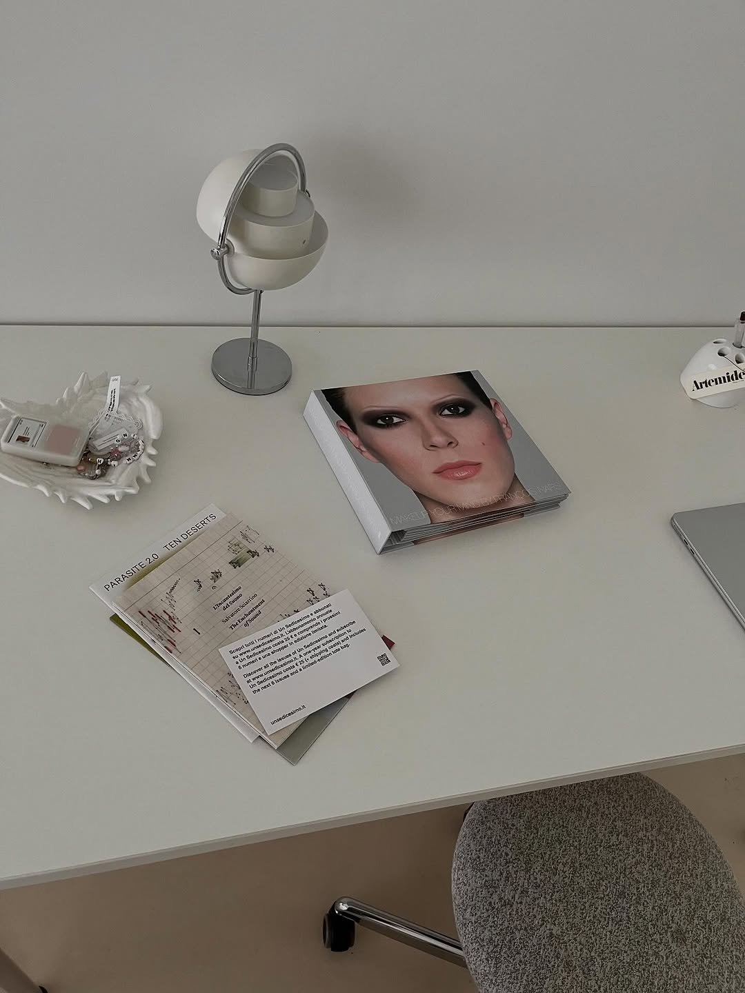 Photo by 메이크업아티스트 서가람 / MYU on October 28, 2025. May be an image of one or more people, makeup, bureau, desk, indoors, office and text.