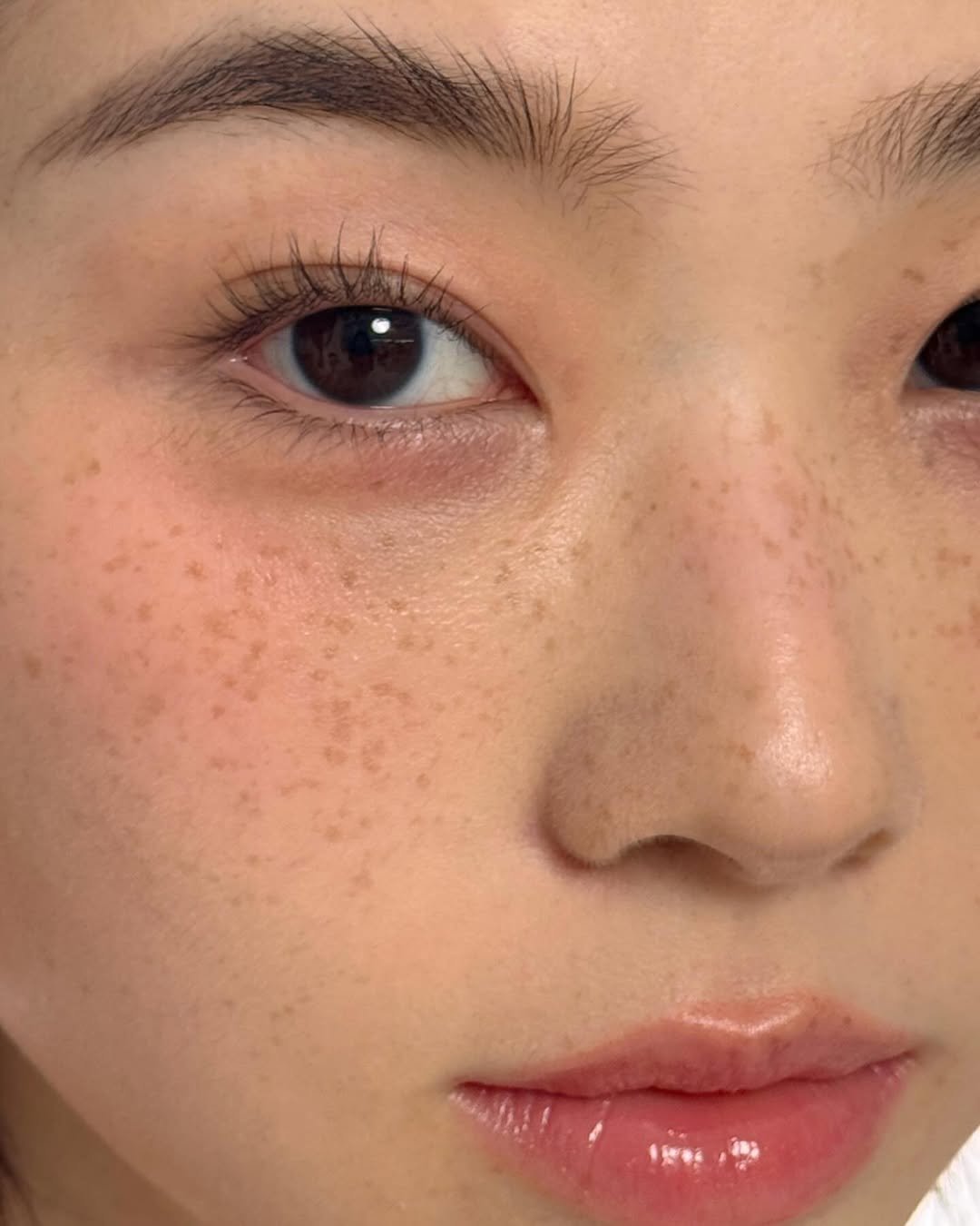 Photo shared by 메이크업아티스트 서가람 / MYU on May 21, 2025 tagging @ccambbak_official, and @shimmering.hus.