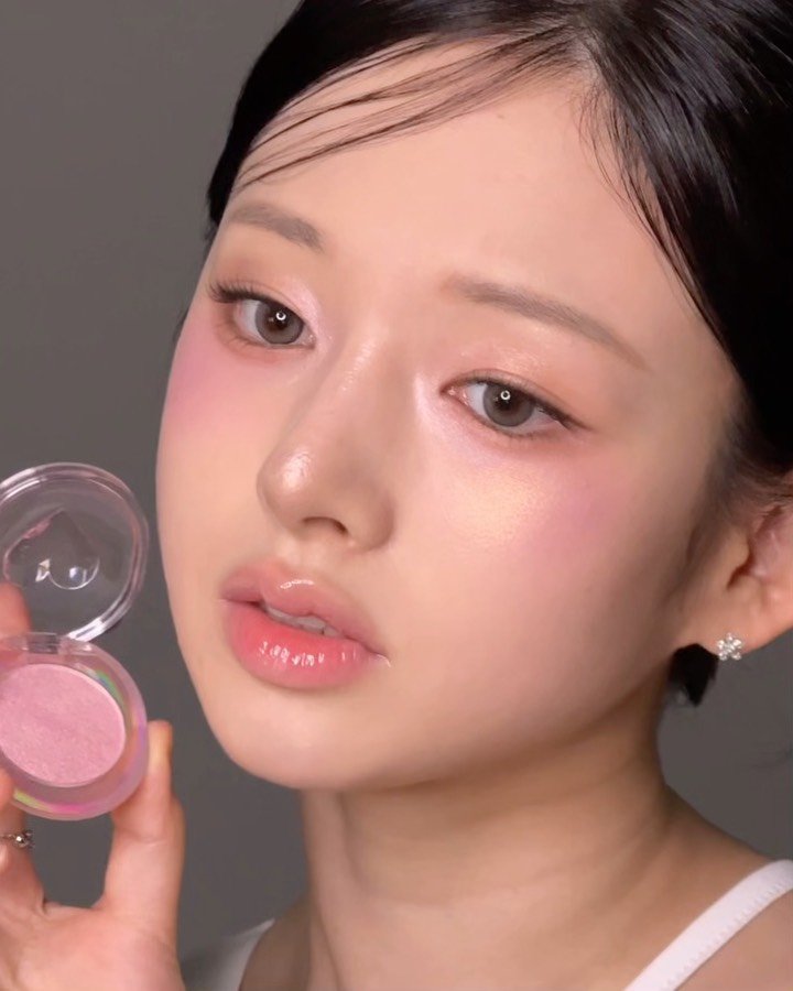 seomyumyu 게시물 이미지: 제가 자문으로 제작에 참여한 에뛰드 #슈팅빔하이라이터 가 10월 1일 ! 오늘...