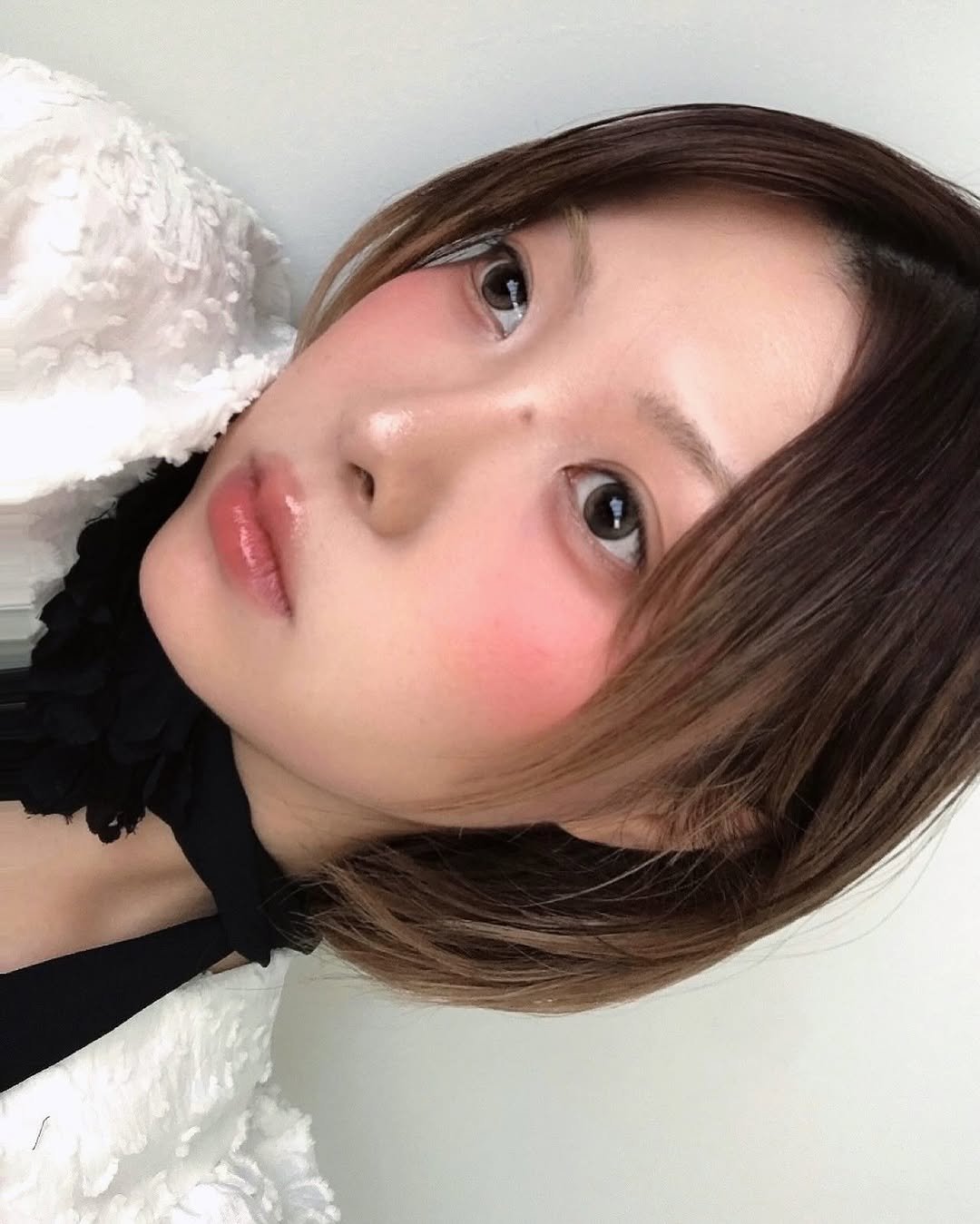 Photo shared by 메이크업아티스트 서가람 / MYU on July 01, 2025 tagging @diorbeauty. May be a closeup of 1 person, bangs, makeup and text.
