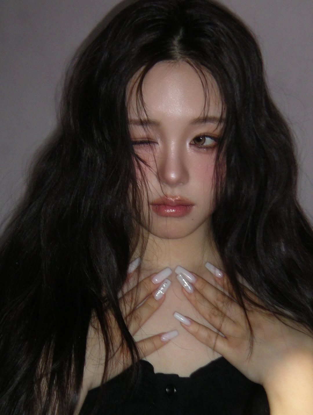 Photo shared by 김선우 on November 29, 2025 tagging @re_hari__. May be an image of one or more people, hair, makeup and text.