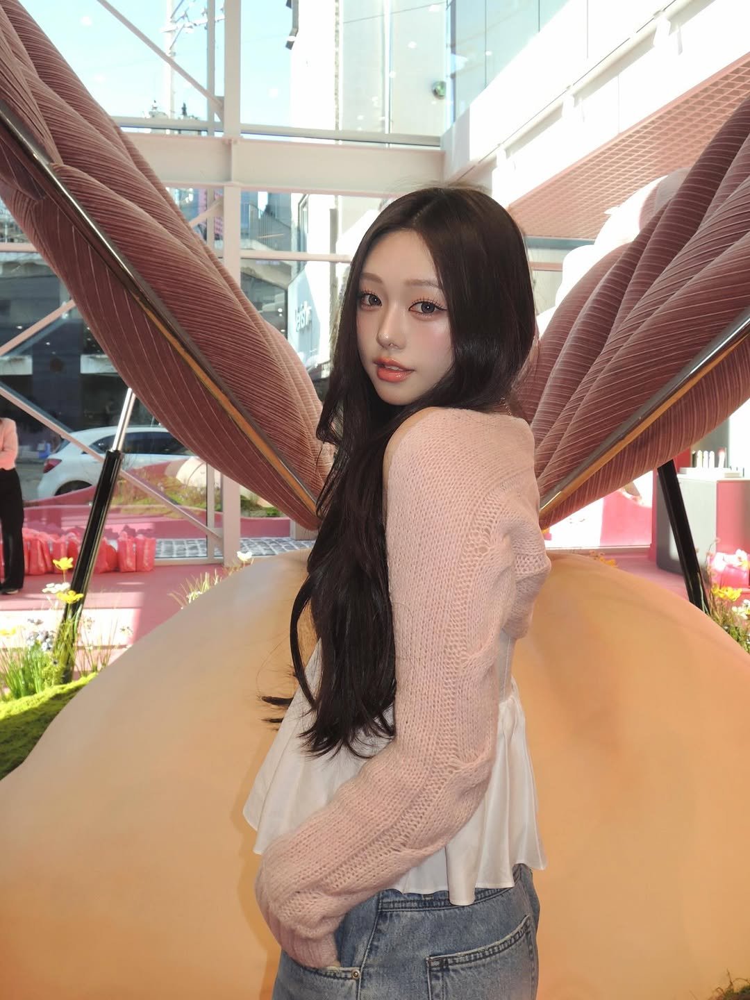 Photo shared by 김선우 on December 11, 2025 tagging @medicube_korea. May be an image of one or more people, hair, top and text.