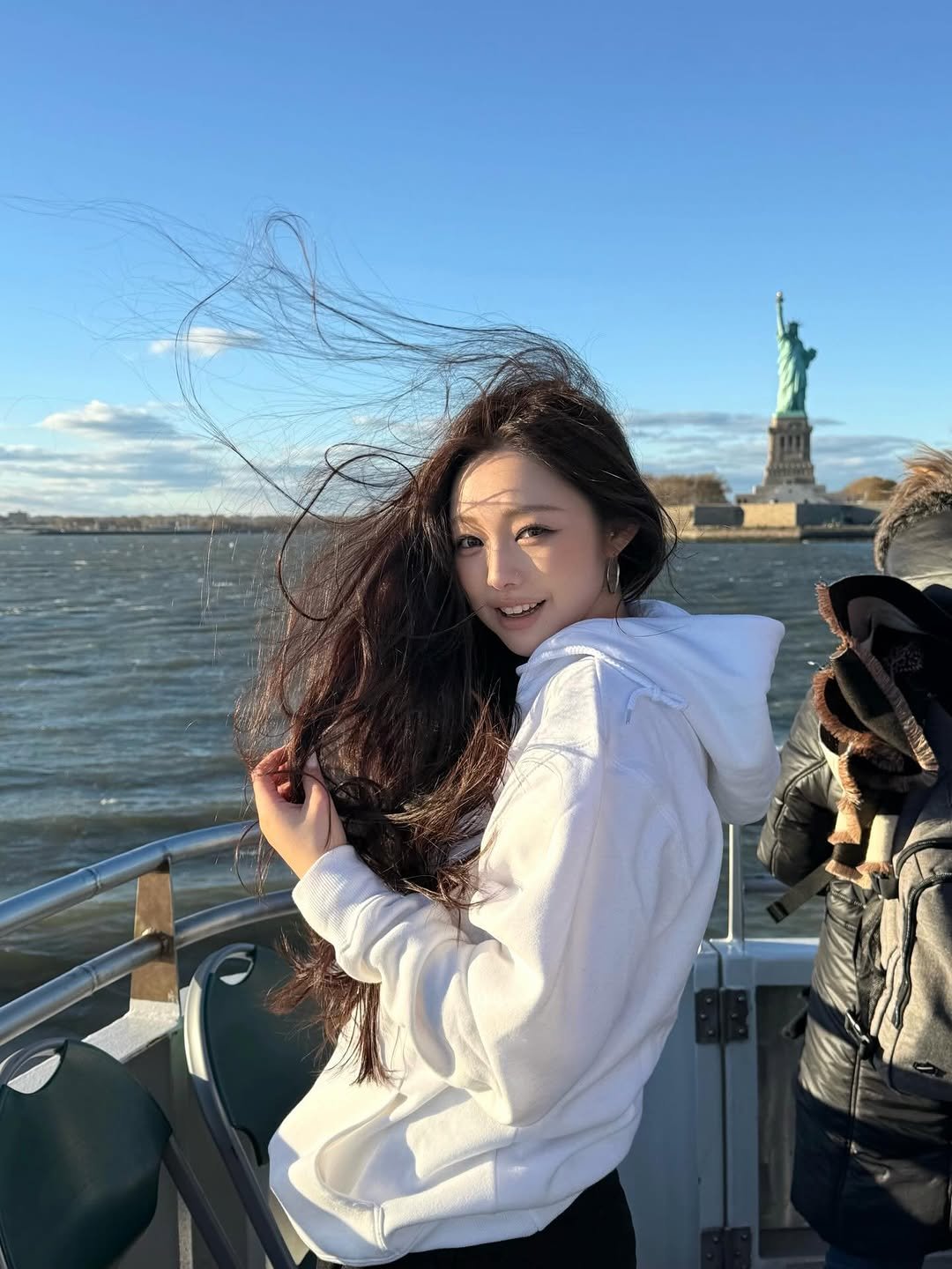 Photo by 김선우 on December 08, 2025. May be an image of the Statue of Liberty and text.