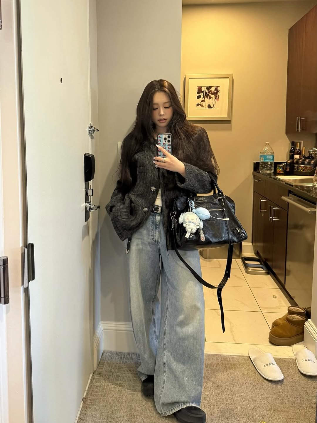 Photo by 김선우 on December 04, 2025. May be an image of jacket, fur, sweatpants and text.