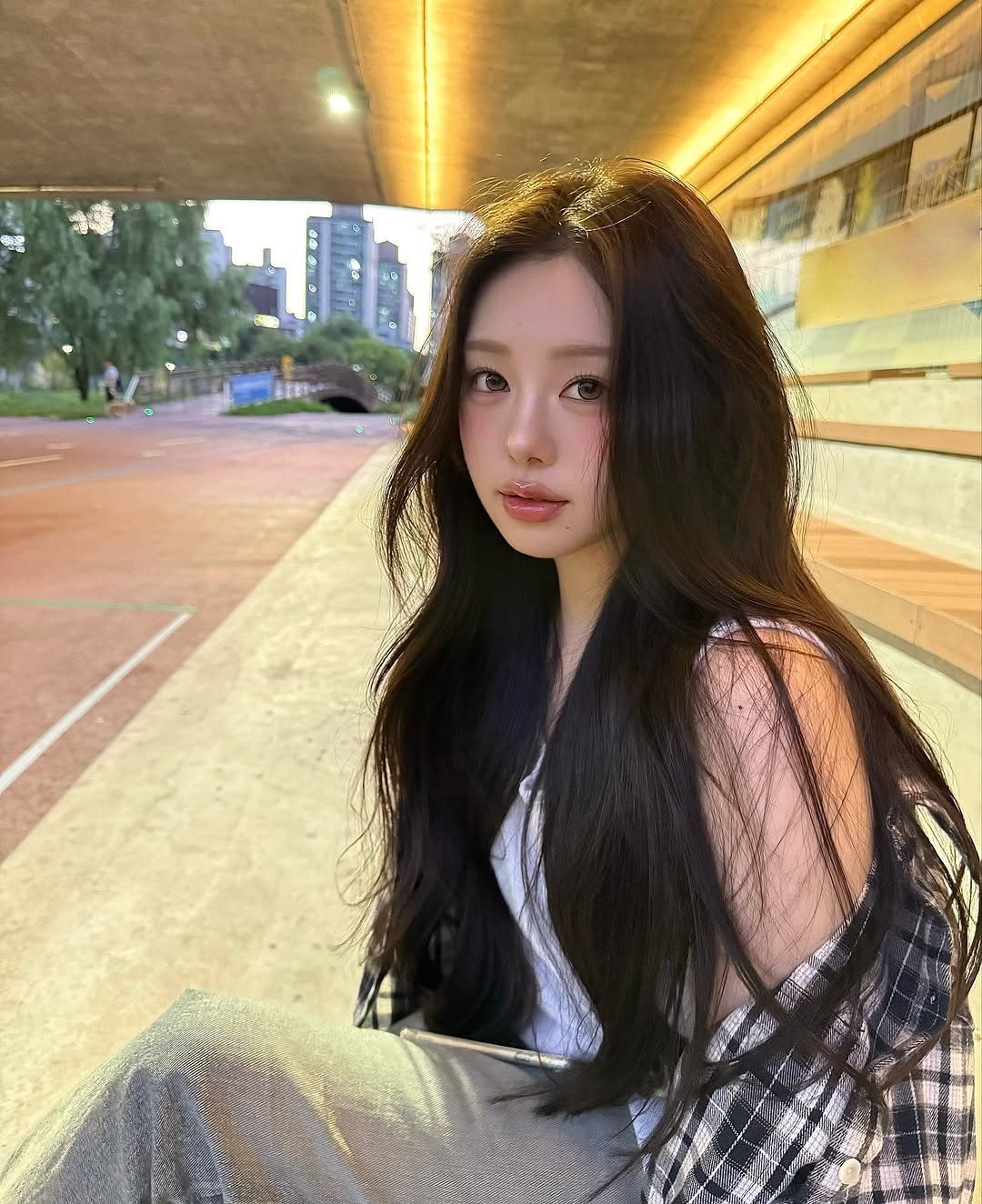 Photo by 김선우 on September 18, 2025. May be an image of 1 person, hair and text.