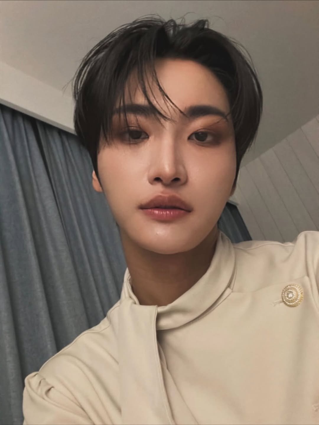 Photo shared by ATEEZ SEONGHWA 성화 on November 24, 2025 tagging @ateez_official_, and @_starhwa_.