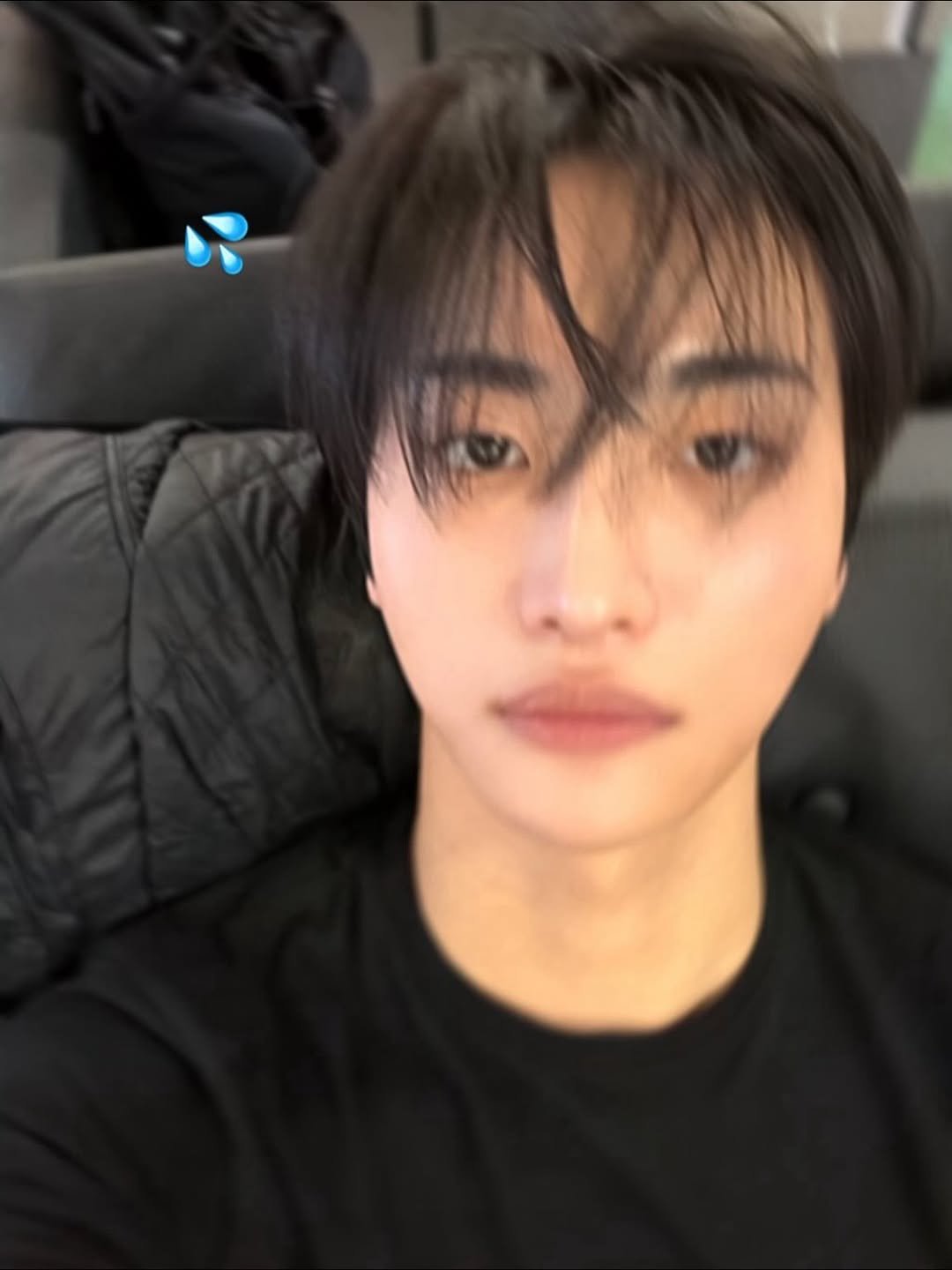 Photo shared by ATEEZ SEONGHWA 성화 on November 22, 2025 tagging @ateez_official_, and @_starhwa_.