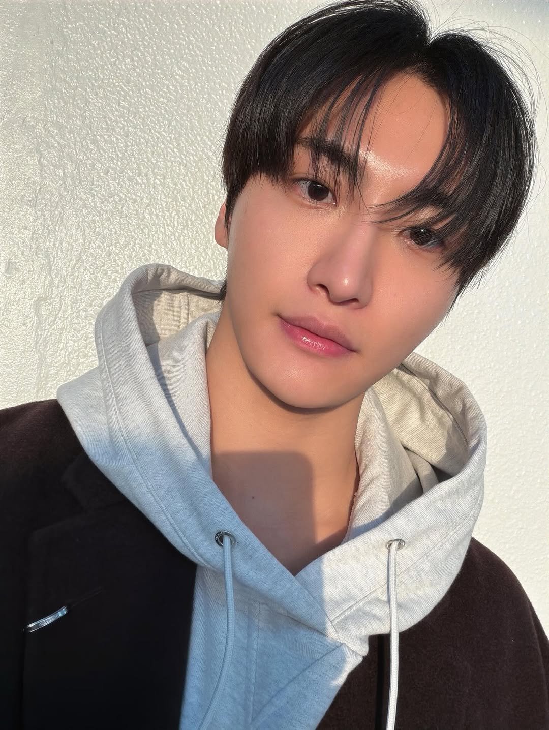 Photo shared by ATEEZ SEONGHWA 성화 on December 02, 2025 tagging @ateez_official_, and @_starhwa_.