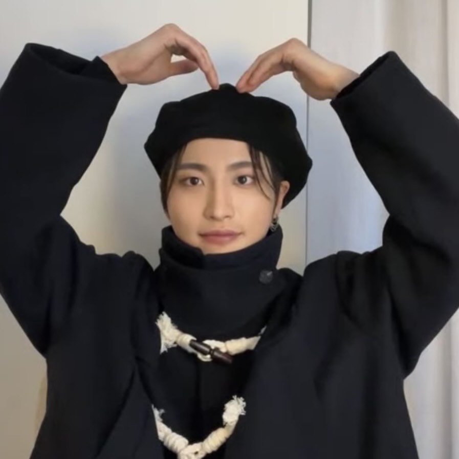 Photo shared by ATEEZ SEONGHWA 성화 on December 06, 2025 tagging @ateez_official_, and @_starhwa_.