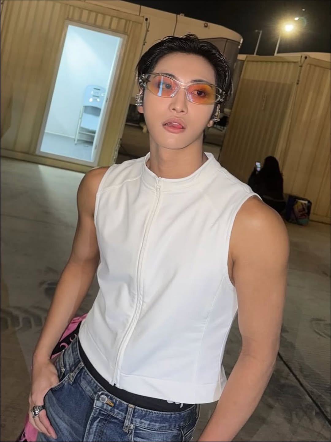 Photo shared by ATEEZ SEONGHWA 성화 on November 21, 2025 tagging @ateez_official_, and @_starhwa_.