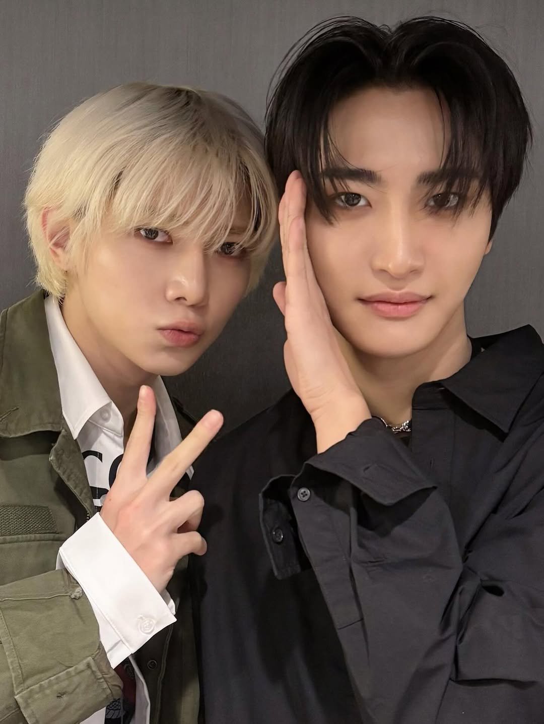 Photo shared by ATEEZ SEONGHWA 성화 on November 28, 2025 tagging @ateez_official_, @yeosang.ovation, @im_ovation, and @_starhwa_.