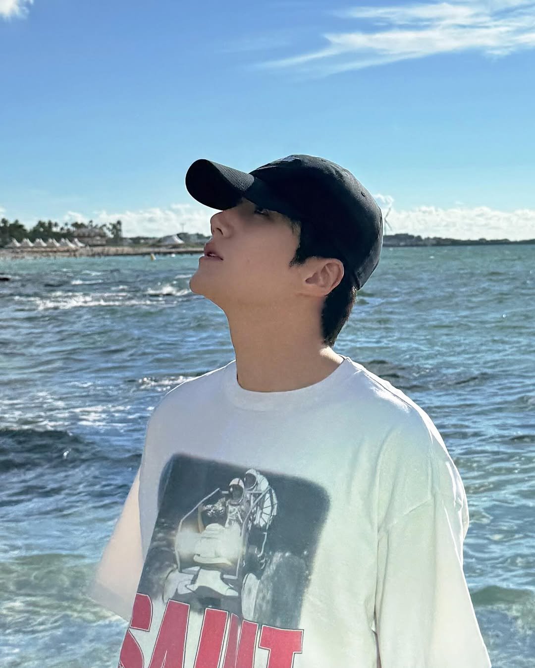 Photo by 김선호 on October 10, 2025. May be an image of ocean and beach.