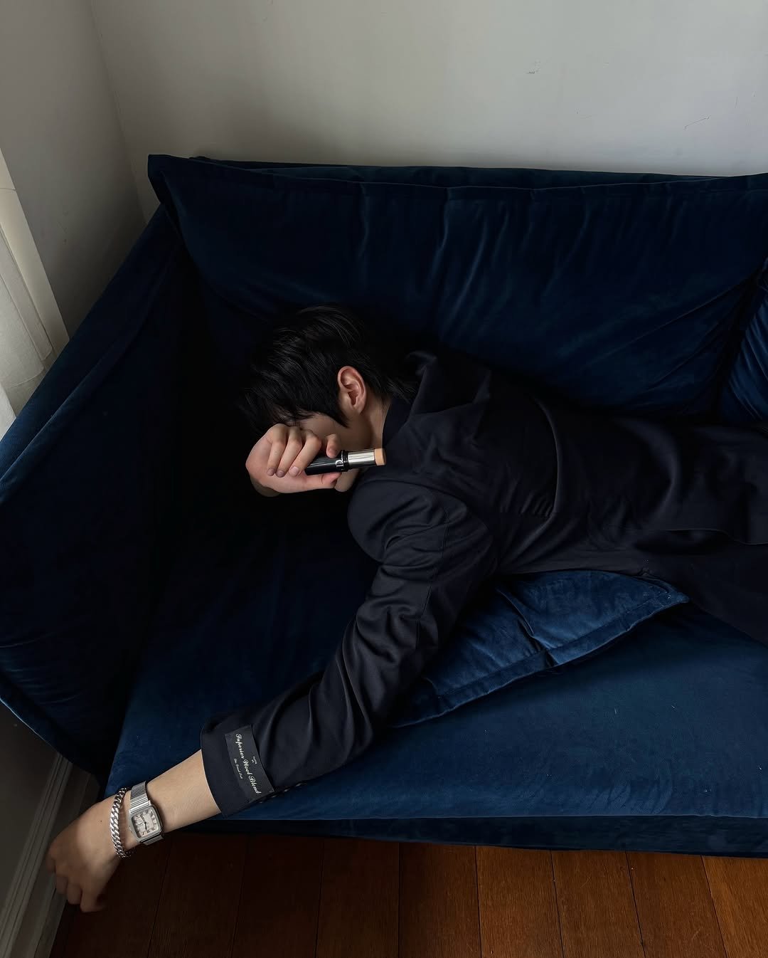 Photo shared by 정선혁 Seon Hyeok on August 05, 2025 tagging @diorbeauty. May be an image of 1 person, sleeping, chaise lounge and text.