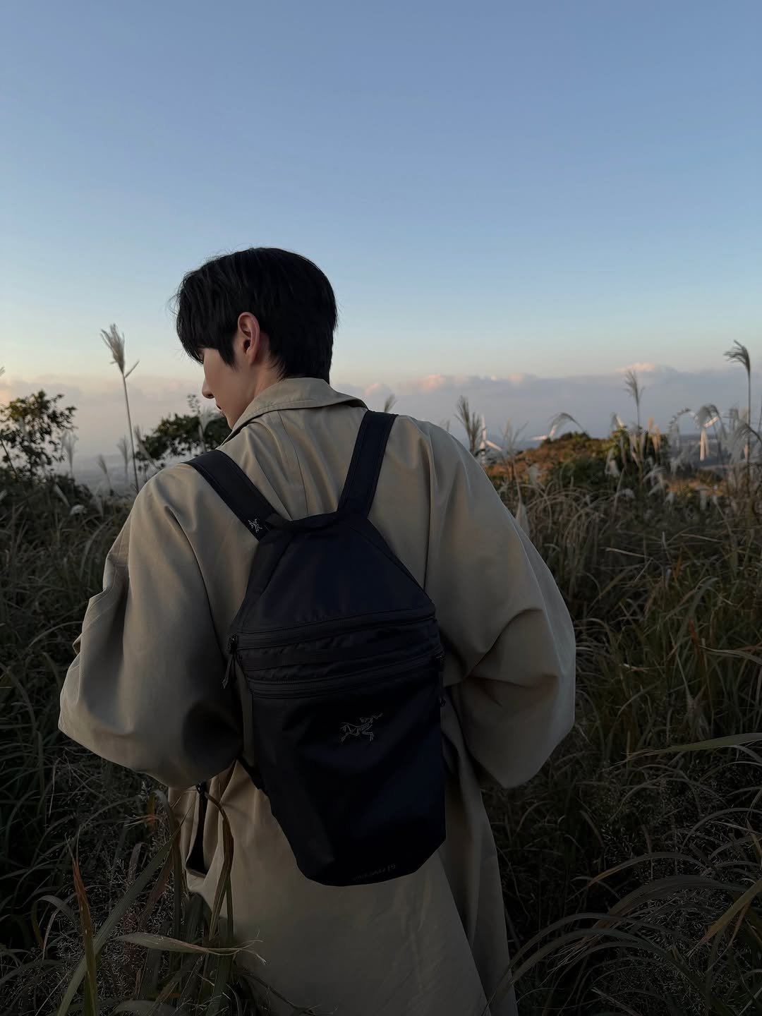 Photo shared by 정선혁 Seon Hyeok on November 06, 2025 tagging @stu_office. May be an image of duffle coat, cloak, parka, outdoors and text.