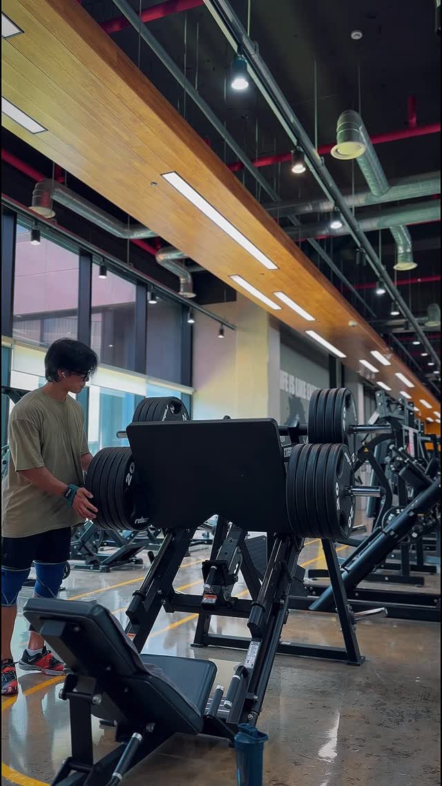 seopro.natty 게시물 이미지: #legday 

약점보완 방향성 운동

#내추럴보디빌딩 #바벨스 #잇츠탠진주가좌점...