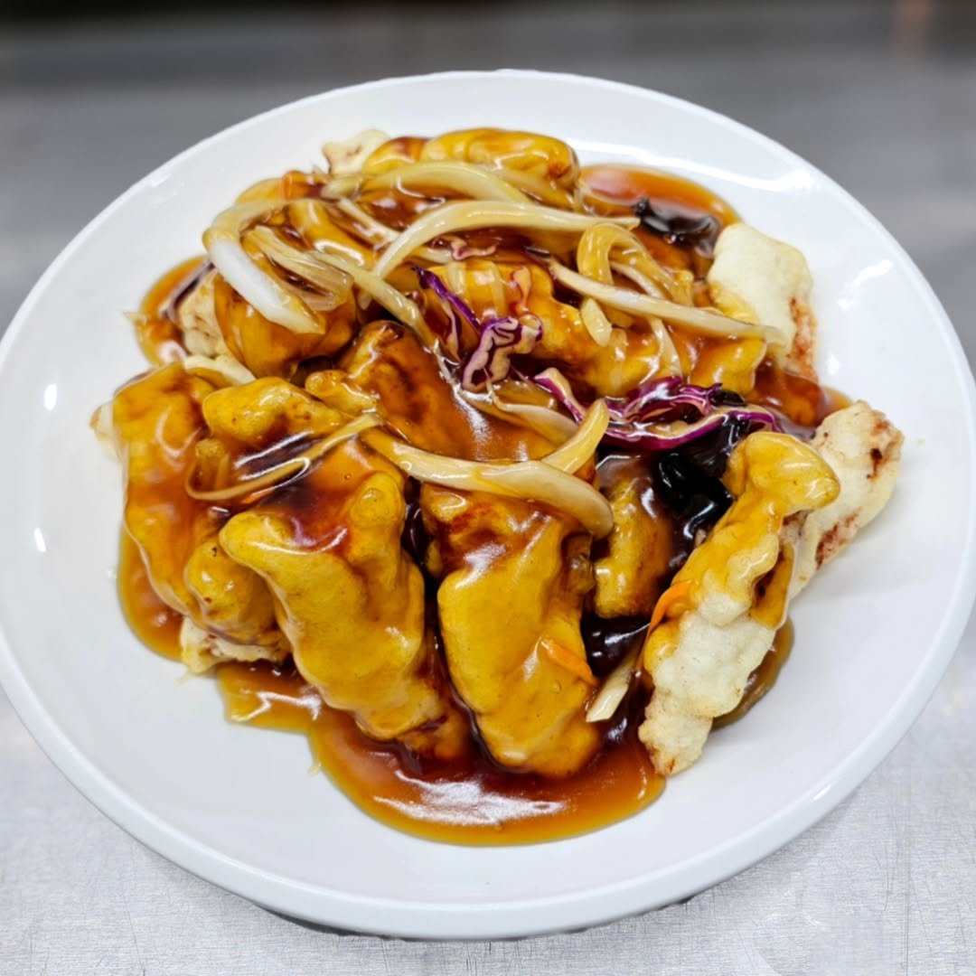 Photo by 마포구 상암동 중식당 서룡, 중국집 중화요리 맛집 on August 06, 2025. May be an image of tofu, chow mein, soy sauce and text.