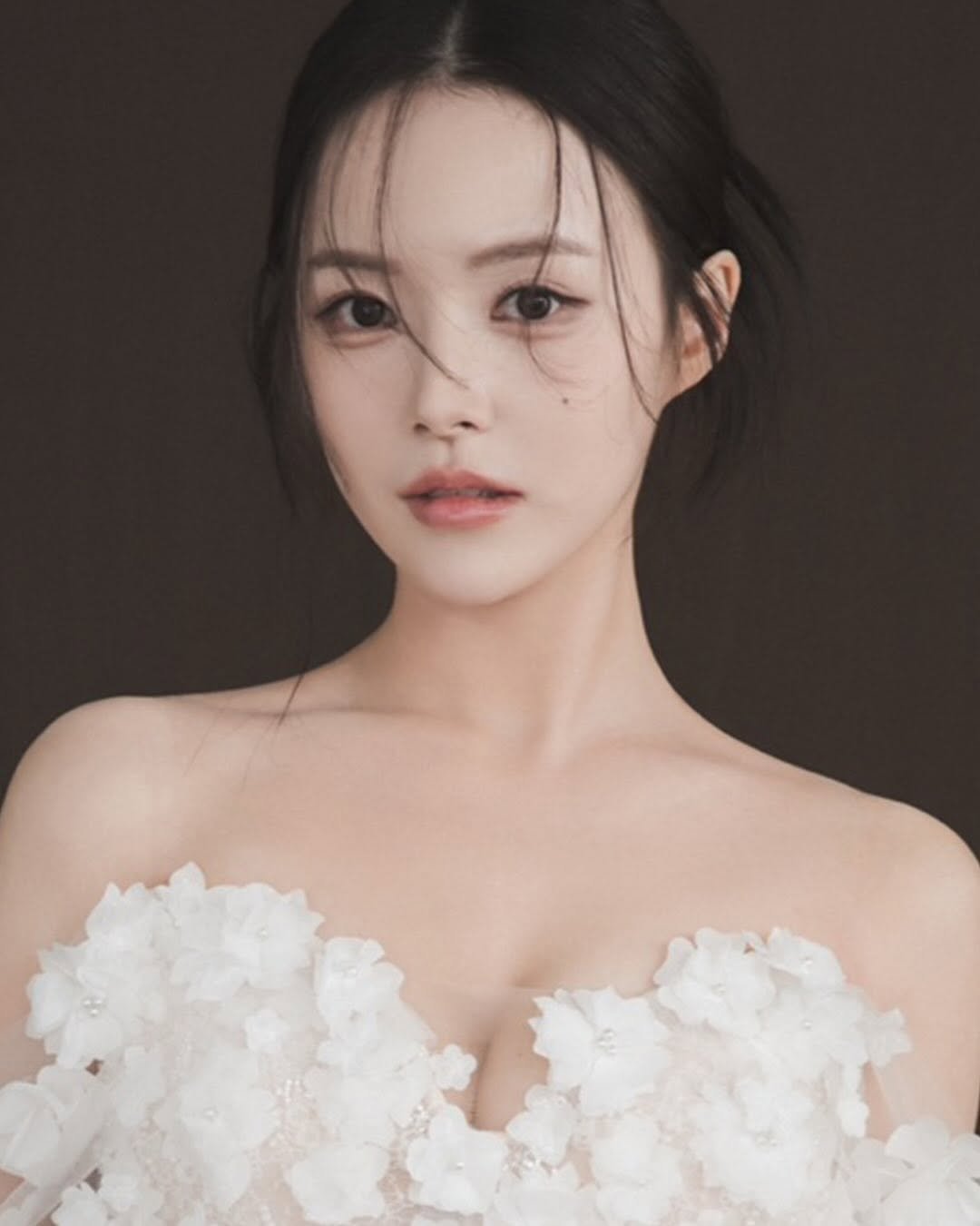 seoui_wed 게시물 이미지: ⠀
신부님의 분위기를 담아

Seoui(서의)는 신부님이 가진 고유의 디테일에...