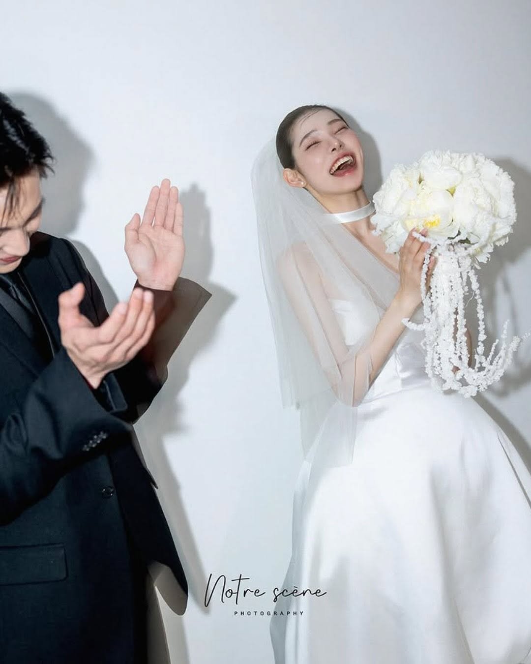 seoui_wed 게시물 이미지: ⠀
Notre scène

rPhoto. @notre_scene
Dress....