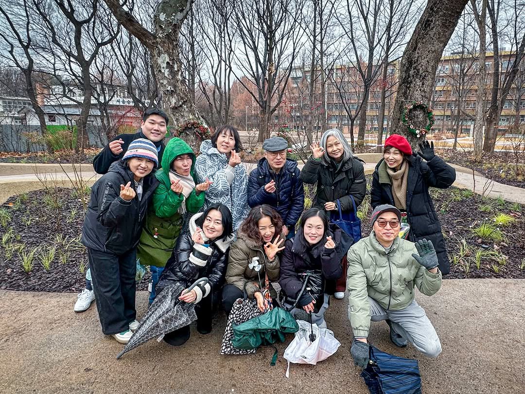 Photo by 서울그린트러스트 on December 22, 2025. May be an image of tree, park and text.